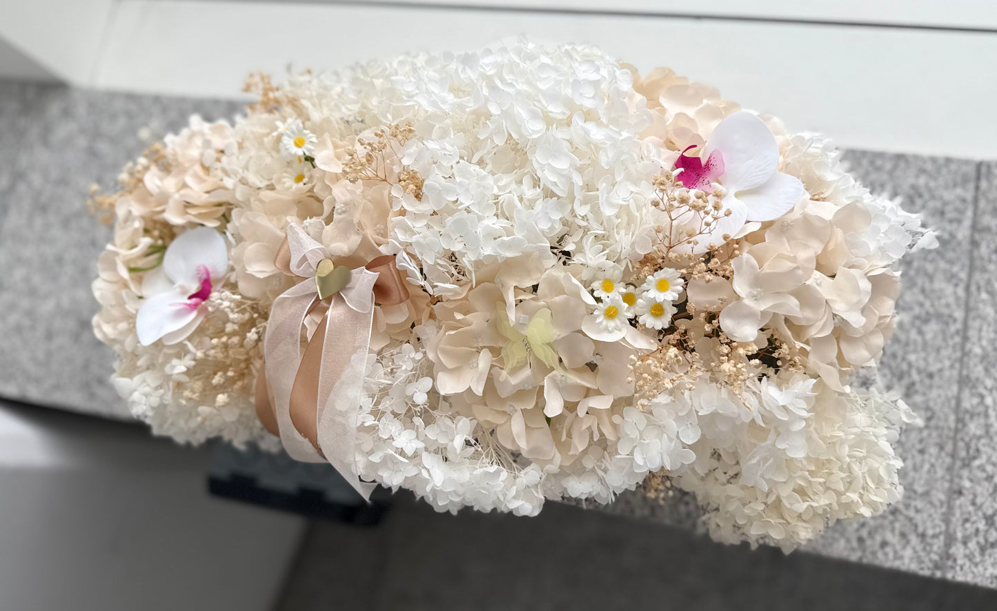 Personalized Table Flower Arrangement – Elegant Floral Centerpiece